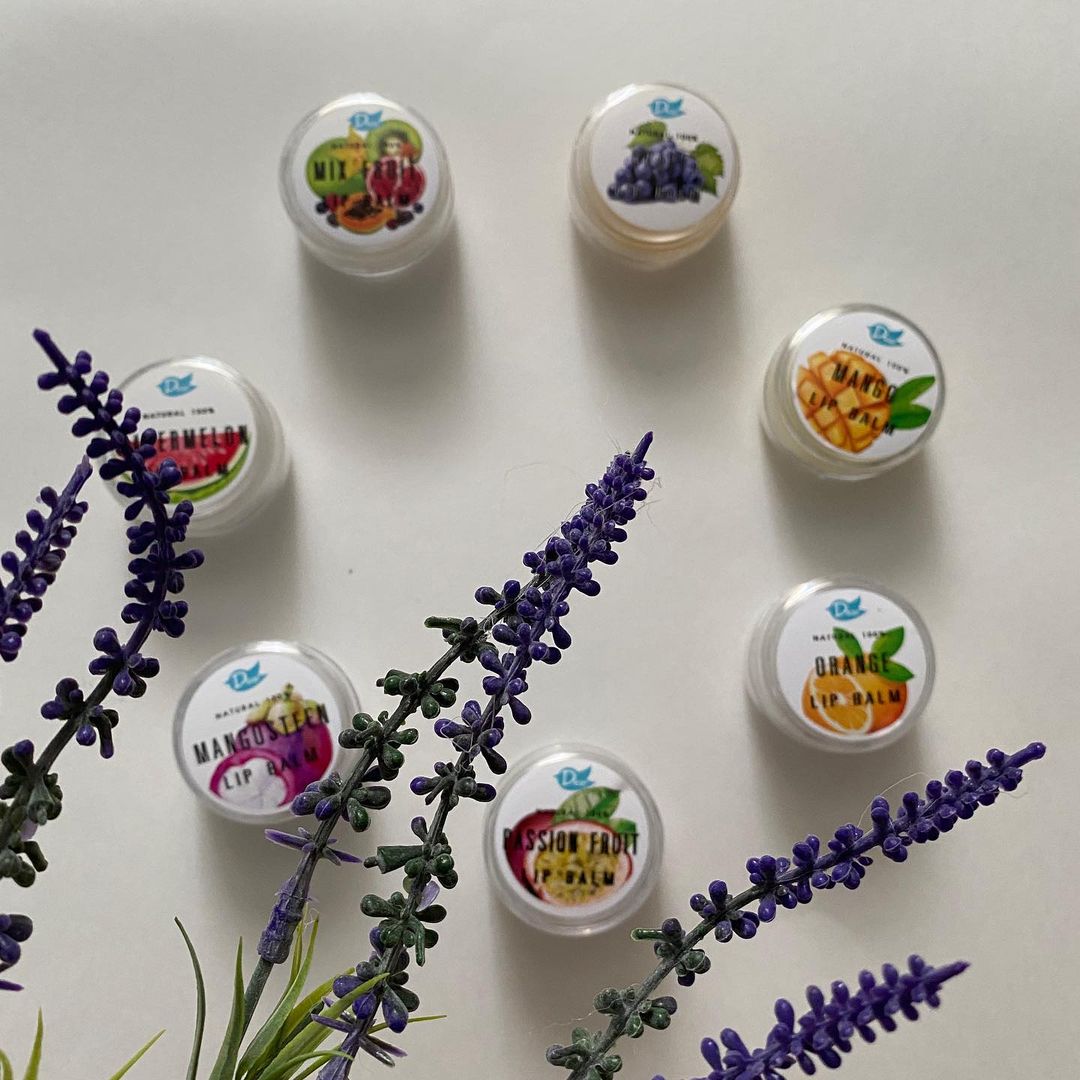 Натуральный увлажняющий Тайский бальзам для губ со вкусом Винограда Dear Natural 100% Grape Lip Balm купить в Москве и Московской области